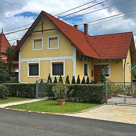 Petra Apartmanhaz 바다초니토마이 외부 사진