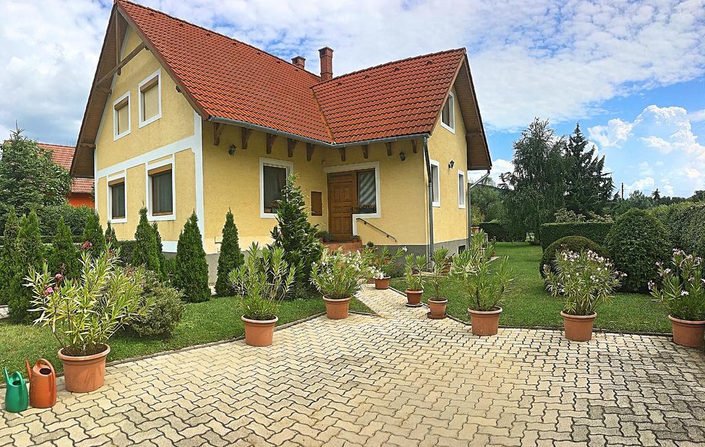 Petra Apartmanhaz 바다초니토마이 외부 사진